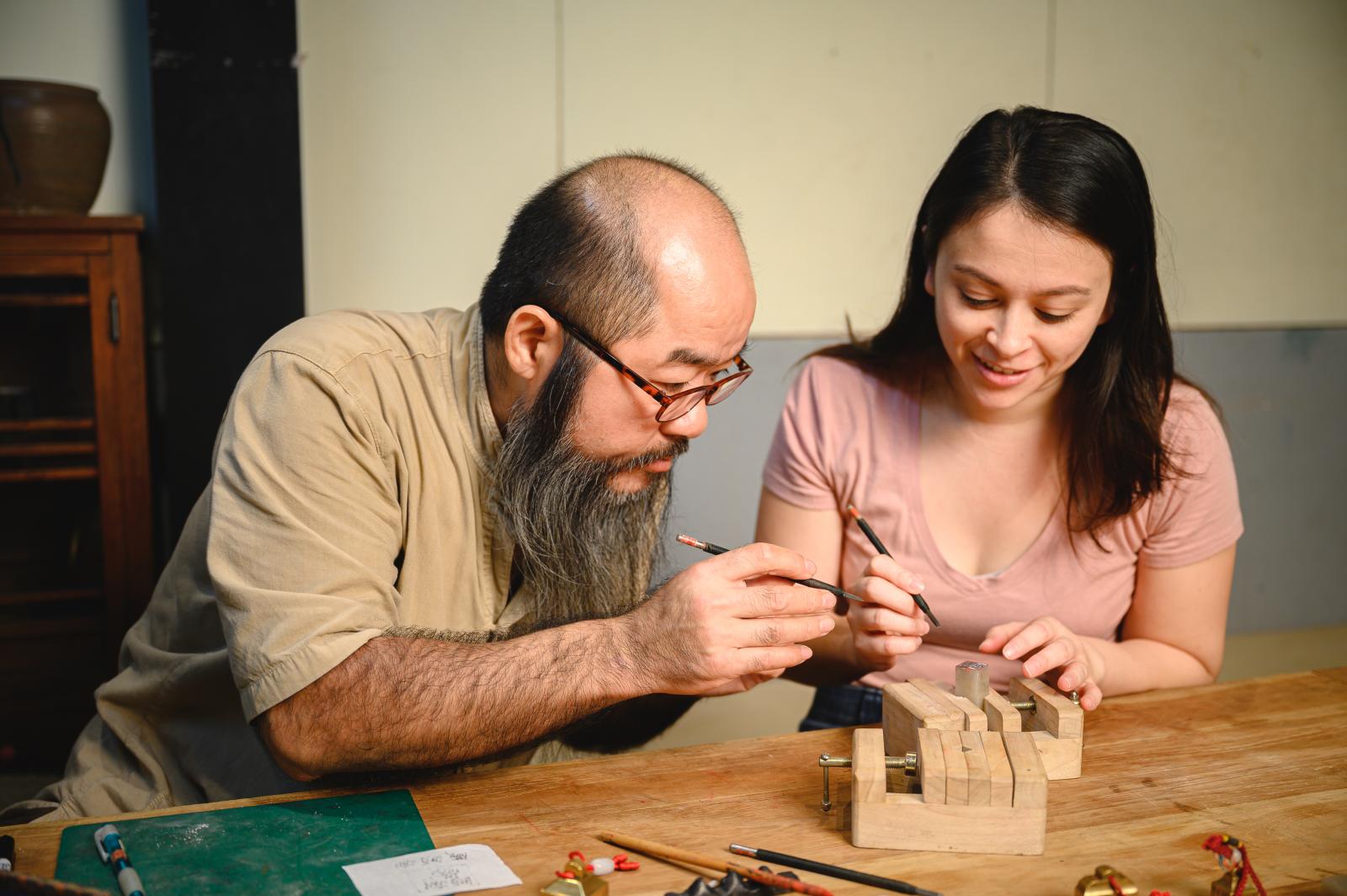  Learn the ancient art of Chinese seal engraving from a master teacher